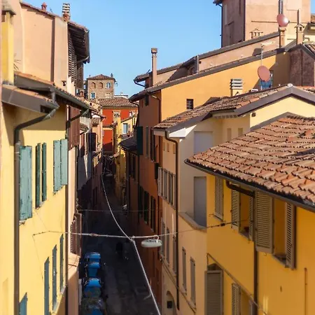 アパート Con Terrazza Tra I Tetti Del Centro ボローニャ